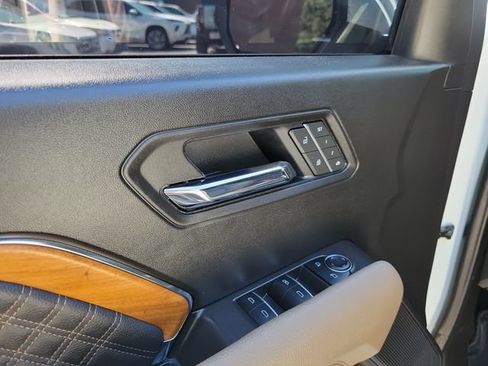 Used 2025 GMC Canyon Denali AWD/4WD image 18