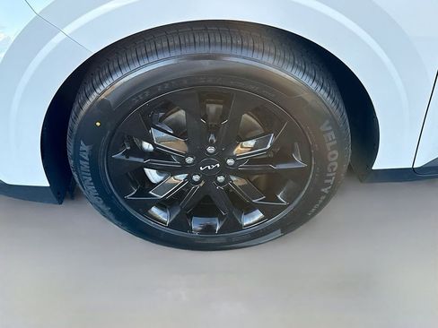 Used 2023 Kia Carnival SX image 27