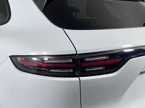 Certified 2023 Porsche Cayenne Platinum Edition AWD/4WD image 16