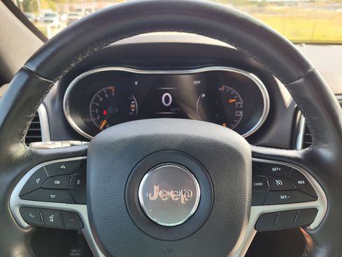 Used 2020 Jeep Grand Cherokee Altitude image 22