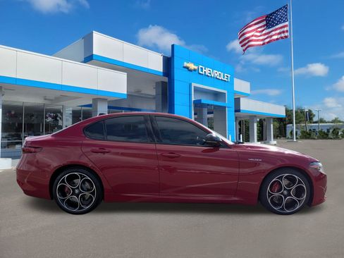 Used 2022 Alfa Romeo Giulia Veloce image 3