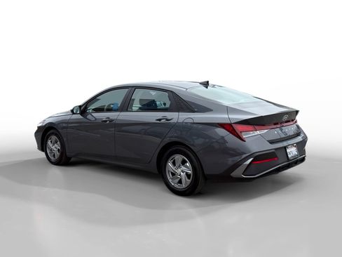 Certified 2024 Hyundai Elantra SE FWD image 3