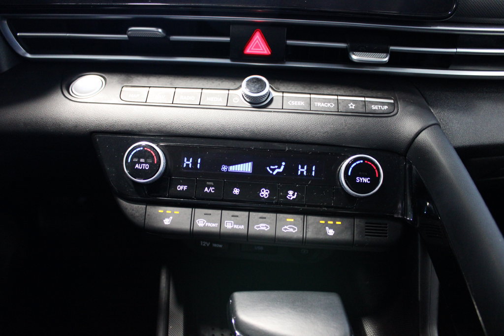 Used 2023 Hyundai Elantra SEL w/ Convenience Package FWD image 16