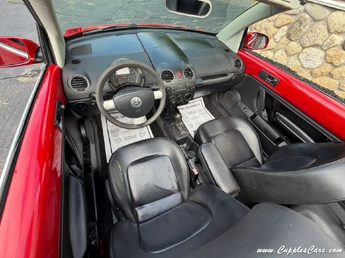 Used 2006 Volkswagen Beetle Convertible w/ Package 1 FWD image 18