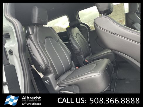 New 2026 Chrysler Pacifica Select AWD/4WD image 15