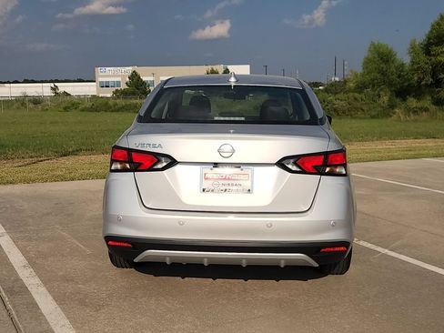 Used 2025 Nissan Versa SV FWD image 6