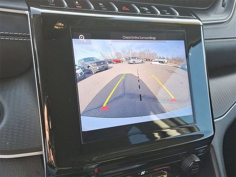 Used 2024 Jeep Grand Cherokee L Laredo image 17