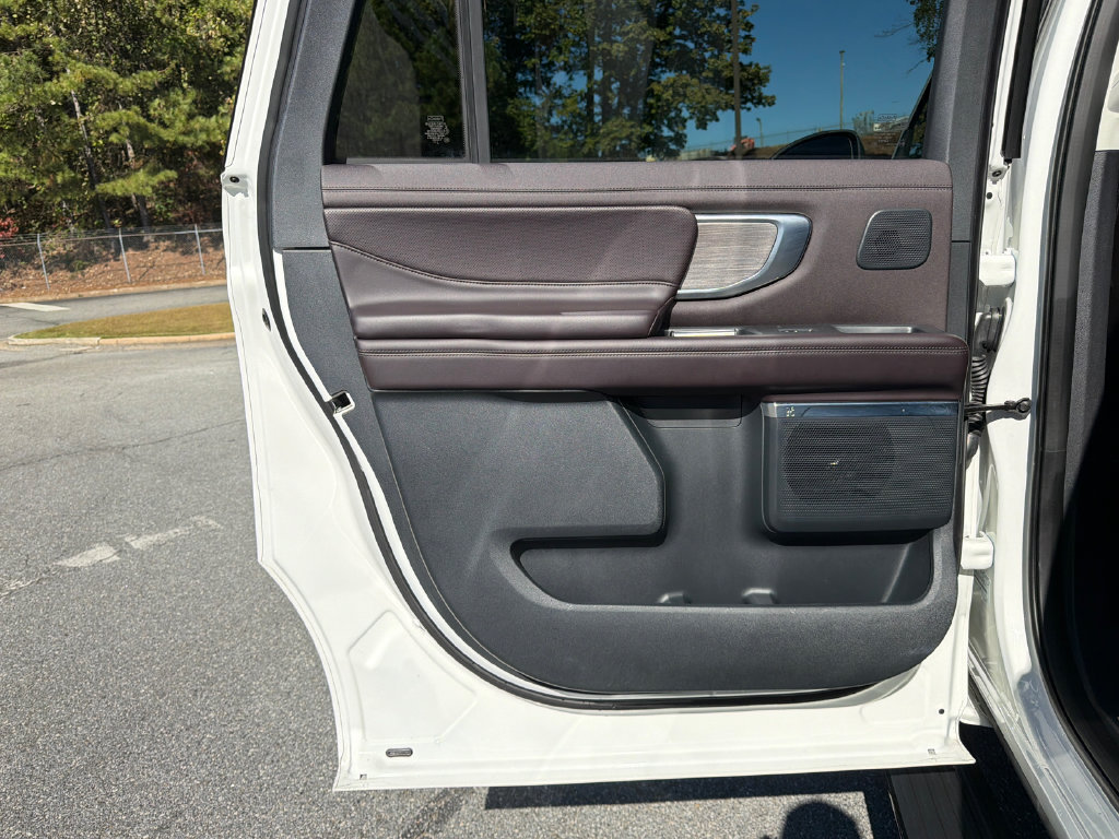 Used 2025 Ford Expedition Max Platinum w/ Platinum Ultimate Package AWD/4WD image 24