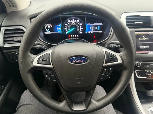 Used 2016 Ford Fusion SE image 12