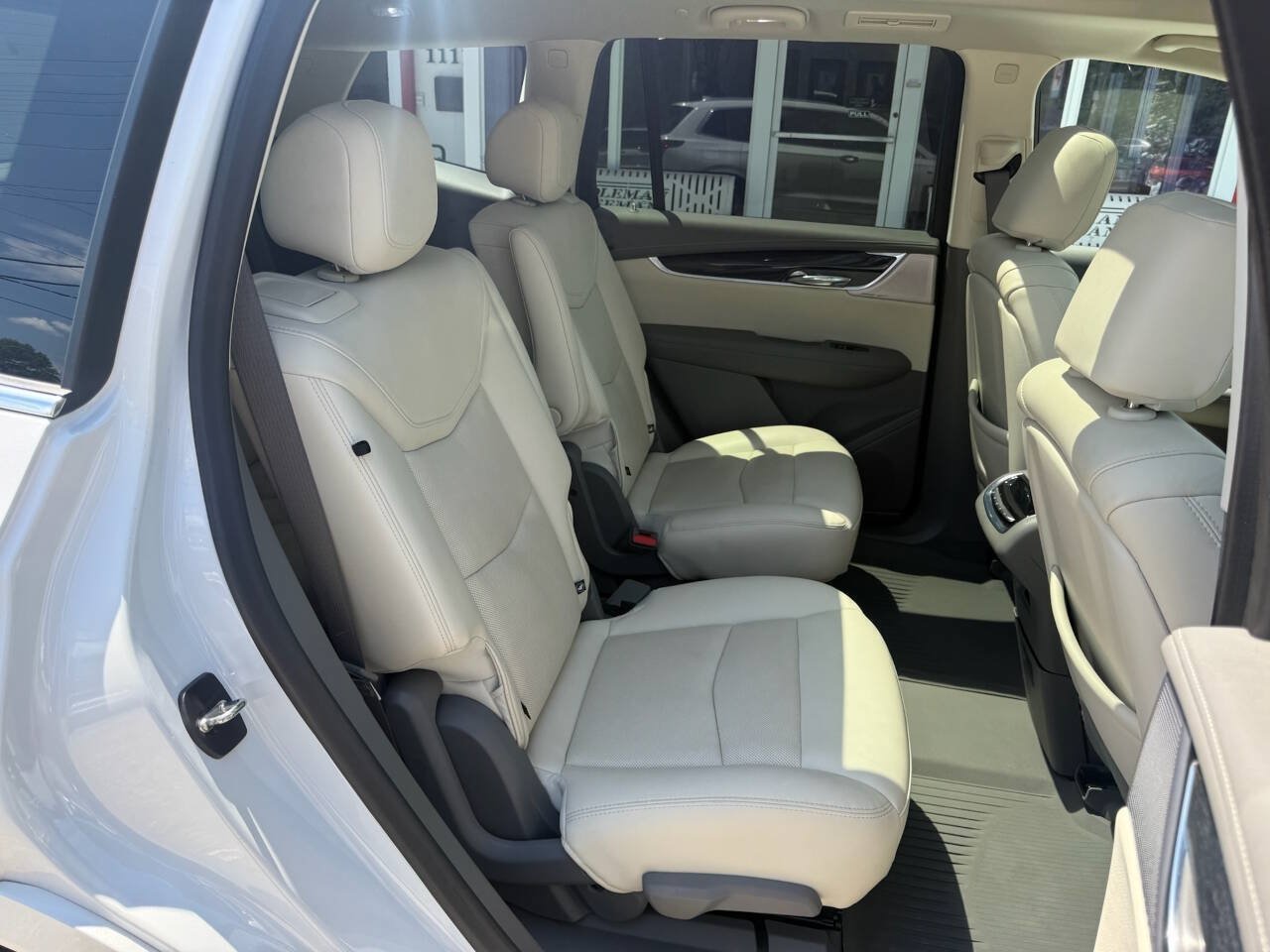 Used 2022 Cadillac XT6 Premium Luxury w/ Technology Package FWD image 16