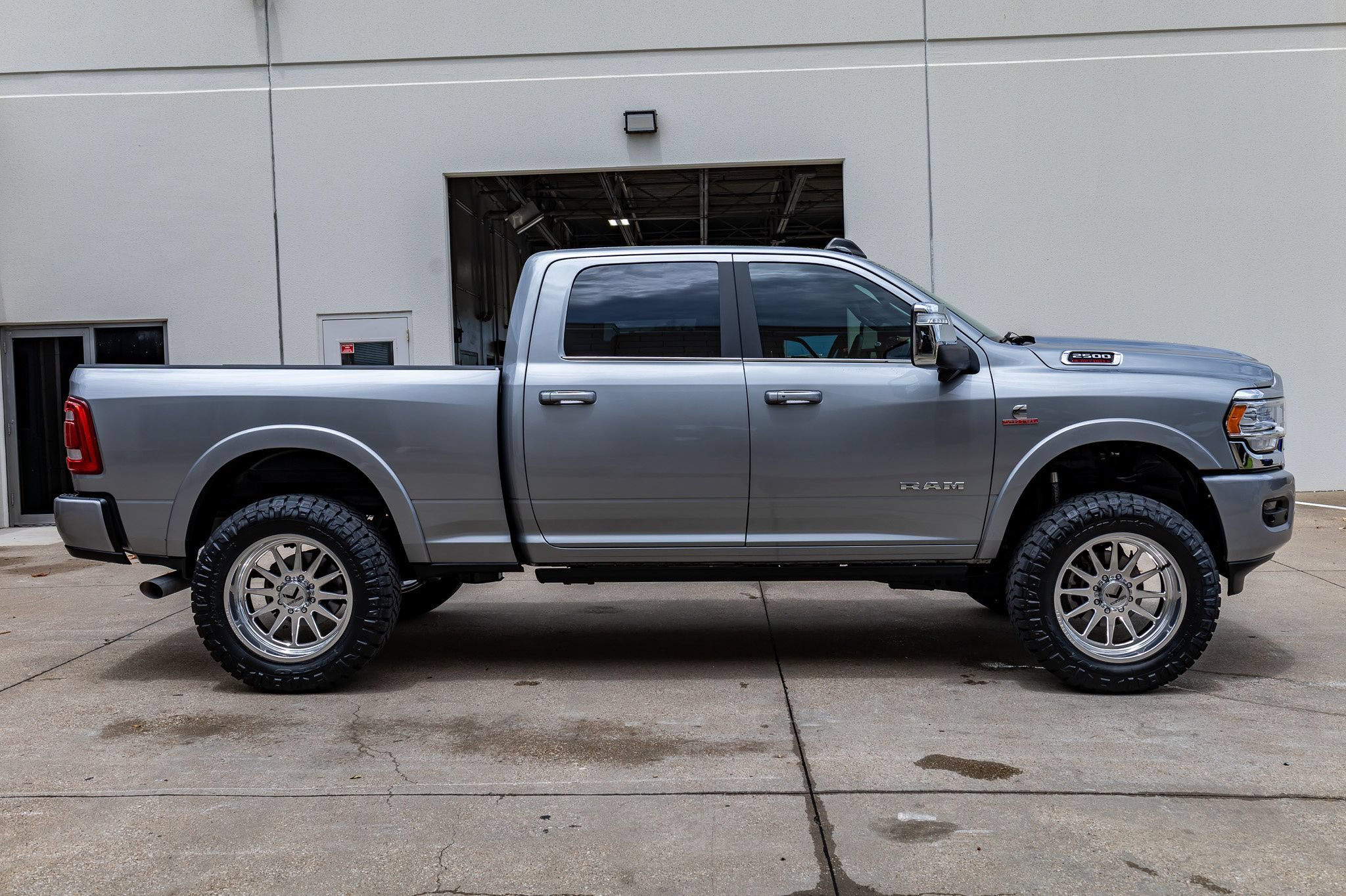 Used 2024 RAM 2500 Limited w/ Towing Technology Group AWD/4WD image 11