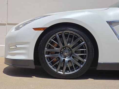 Used 2016 Nissan GT-R Premium AWD/4WD image 41