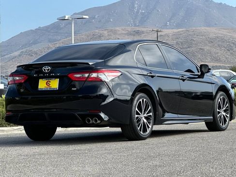 Used 2018 Toyota Camry SE FWD image 3