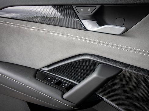 New 2026 Volkswagen Tiguan SE R-Line FWD image 24