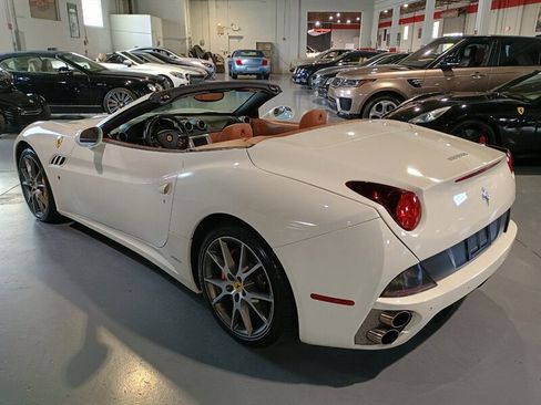 Used 2011 Ferrari California RWD image 3