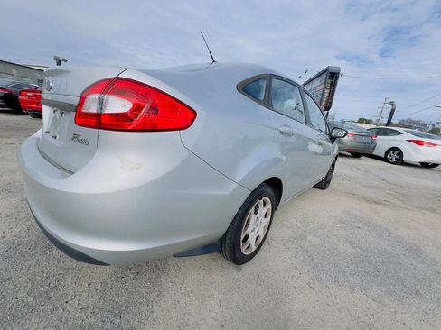 Used 2013 Ford Fiesta SE image 7