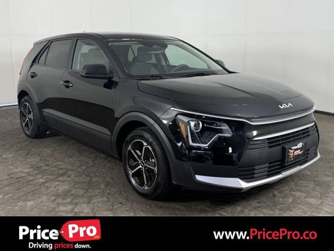 Used 2025 Kia Niro LX FWD image 1
