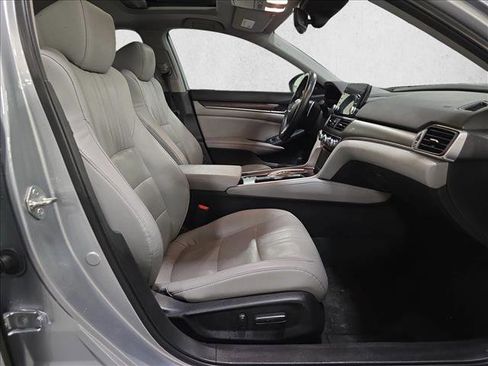 Used 2018 Honda Accord Touring image 10