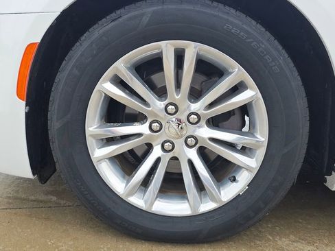 Used 2019 Chrysler 300 Touring w/ Quick Order Package 2EF RWD image 10