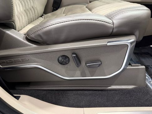Certified 2025 Ford F450 Platinum w/ Platinum Plus Package image 22