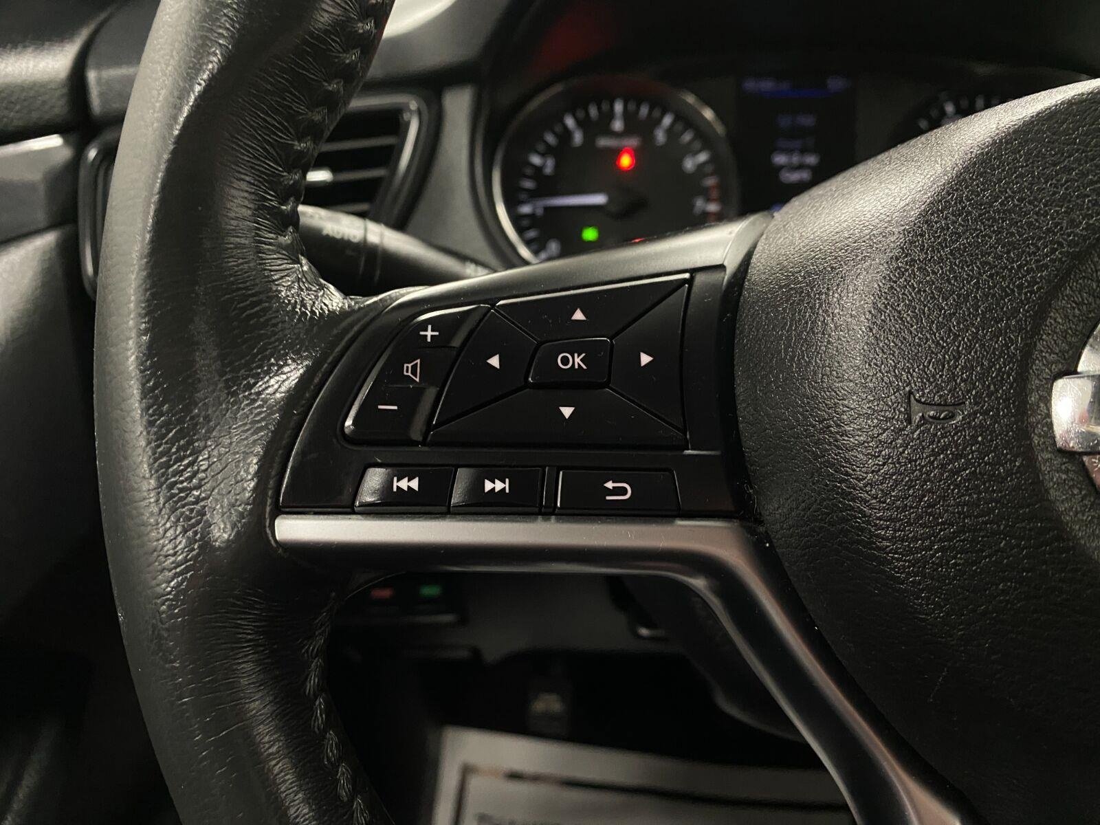 Used 2018 Nissan Rogue SV FWD image 17