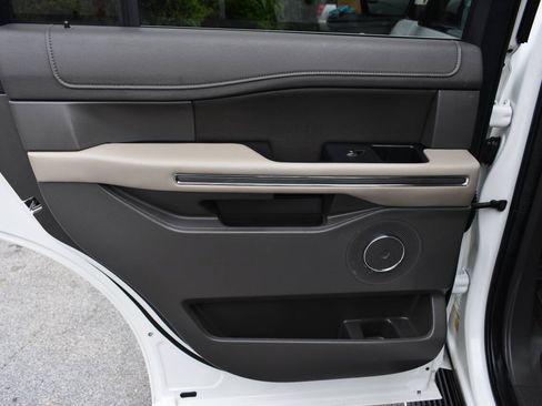 Used 2021 Ford Expedition XLT RWD image 14