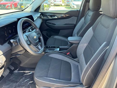 Used 2025 Chevrolet TrailBlazer LT FWD image 27