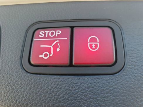 Used 2021 Mercedes-Benz GLC 300 4MATIC image 6