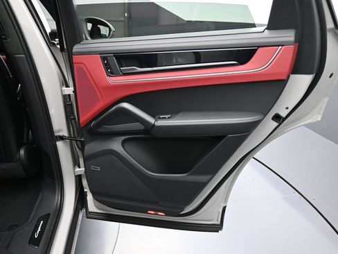 Certified 2025 Porsche Cayenne GTS AWD/4WD image 27