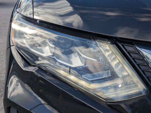 Used 2017 Nissan Rogue SL w/ SL Premium Package FWD image 9