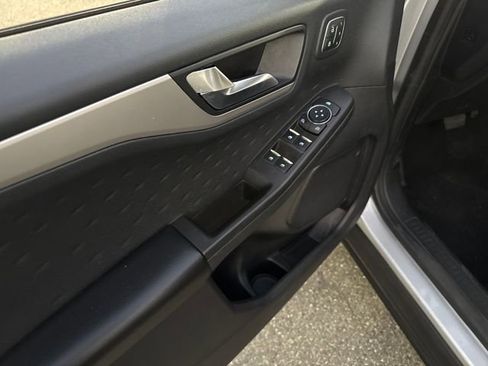 Used 2020 Ford Escape SEL image 11