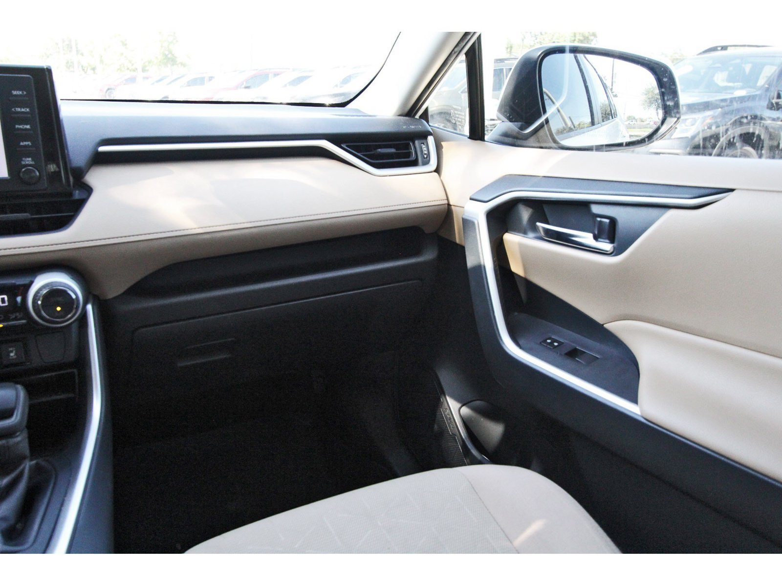 Used 2019 Toyota RAV4 XLE w/ Convenience Package FWD image 10