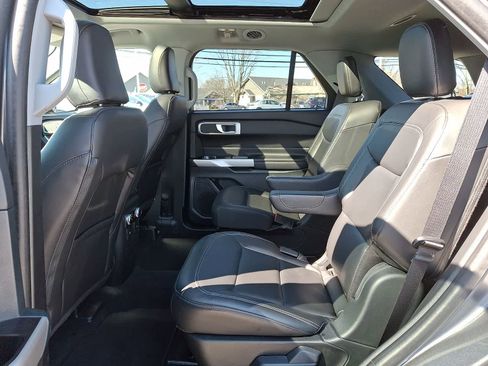 Used 2023 Ford Explorer XLT w/ Equipment Group 202A image 11