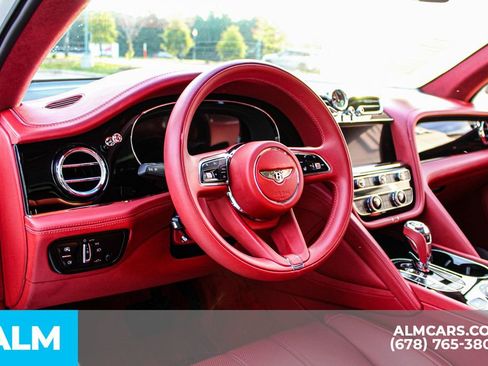 Used 2023 Bentley Bentayga image 34