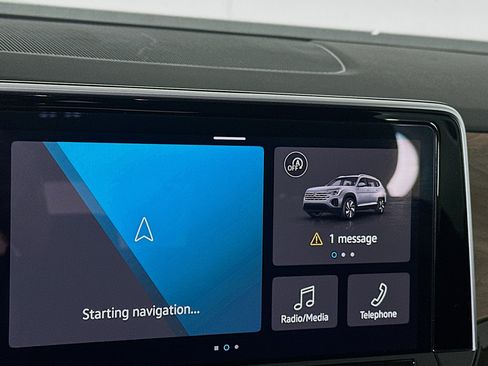 Used 2025 Volkswagen Atlas SE image 19