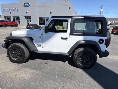 Used 2020 Jeep Wrangler Sport AWD/4WD image 7