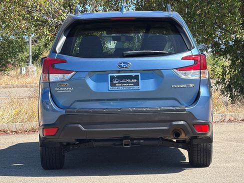 Used 2019 Subaru Forester Premium AWD/4WD image 8