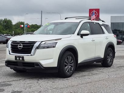 Used 2024 Nissan Pathfinder SV