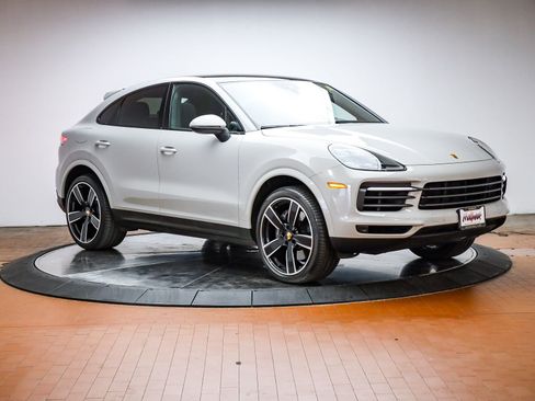 Used 2022 Porsche Cayenne Platinum Edition image 14