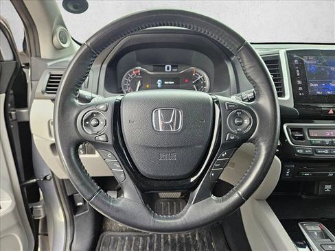 Used 2018 Honda Pilot Touring image 7