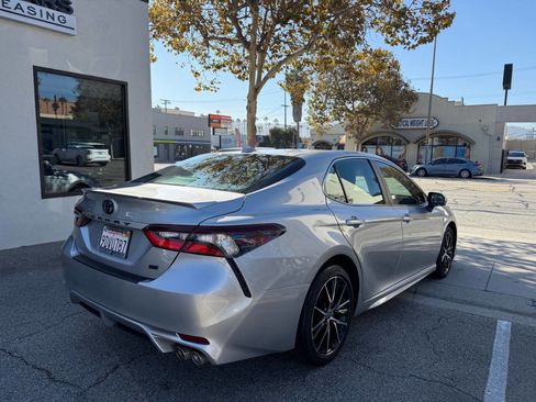 Used 2023 Toyota Camry SE image 7