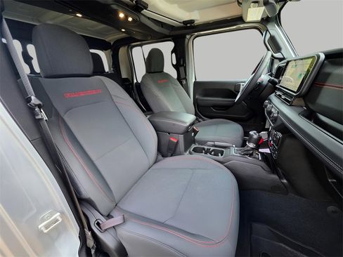 Used 2024 Jeep Gladiator Rubicon w/ Technology Group image 12
