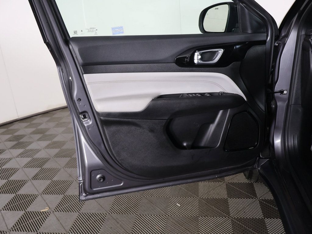 Used 2024 Jeep Compass Limited AWD/4WD image 23