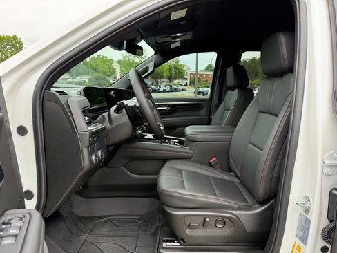 Used 2025 Chevrolet Suburban RST w/ Comfort Package RWD image 13