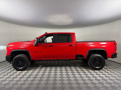 Used 2025 Chevrolet Silverado 2500 ZR2 w/ Technology Package AWD/4WD image 9