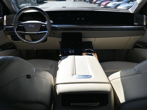 Used 2025 Cadillac Escalade Sport Platinum w/ LPO, ONYX Package image 3