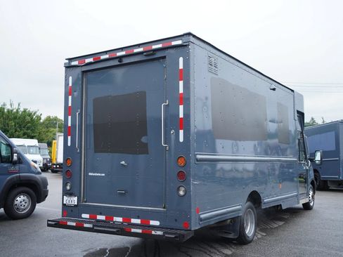Used 2021 Ford Transit 350 DRW RWD image 9