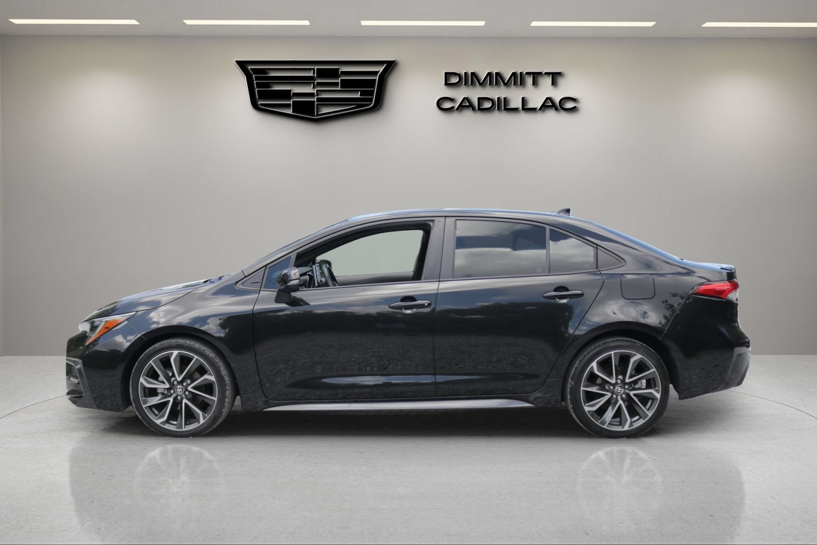 Used 2020 Toyota Corolla XSE FWD image 8