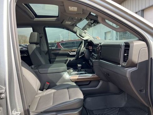 Used 2025 Chevrolet Silverado 1500 LT Trail Boss w/ Convenience Package II image 18