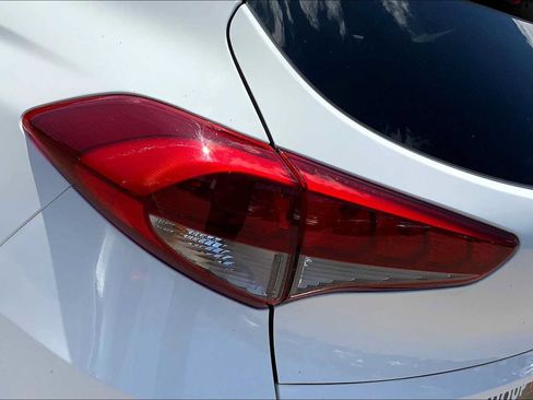Used 2017 Hyundai Tucson SE w/ SE Popular Package 02 FWD image 26